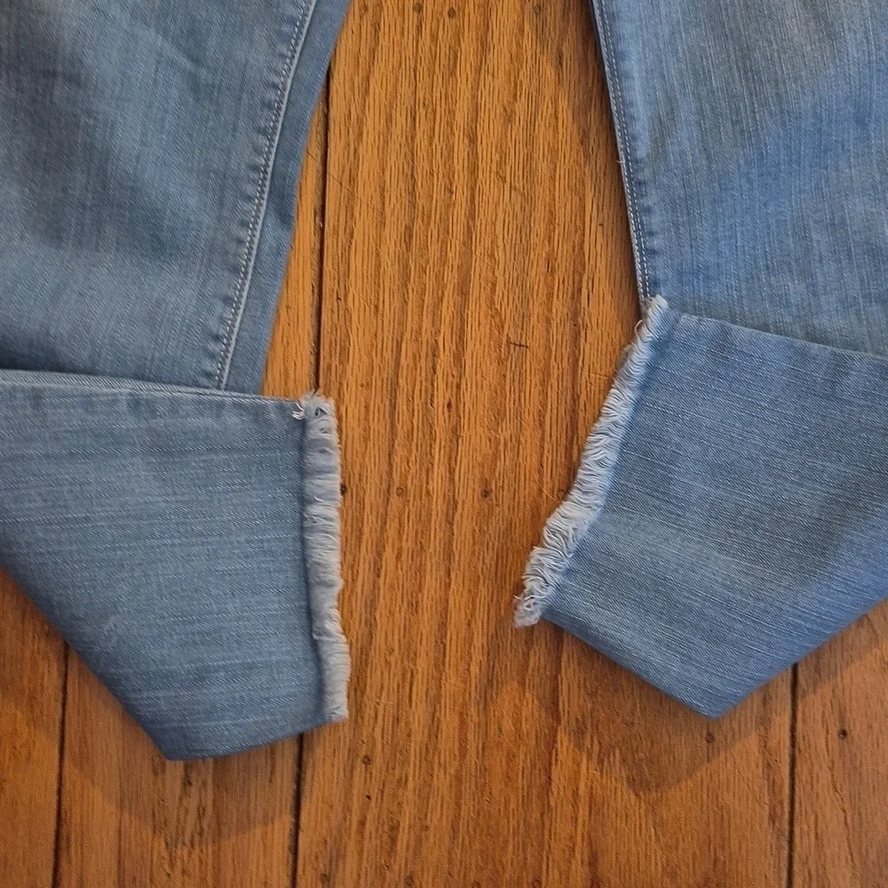 Vince Camuto light wash skinny leg frayed edge stretch denim jeans Sz 14